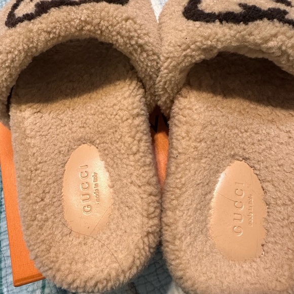 Gucci Tan Shearling Slides - Picture 2 of 5